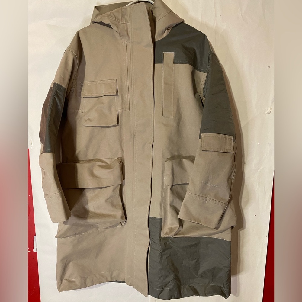 Women’s lululemon gathering storm rain jacket size 4